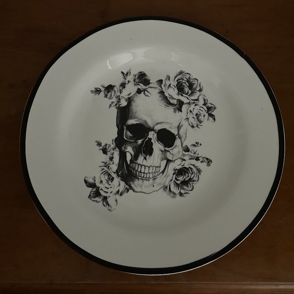 Skull Plate with roses Purchased in Europe; comes with a free gift